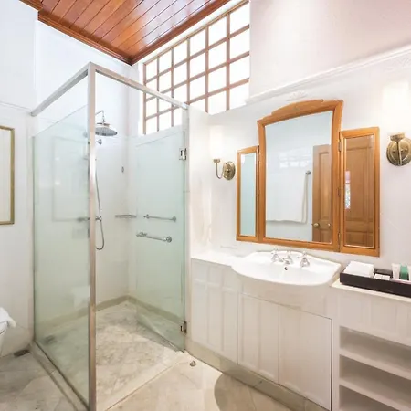 Centara Grand Beach Resort & Villas Hua Hin Exterior photo A bathroom in a hotel